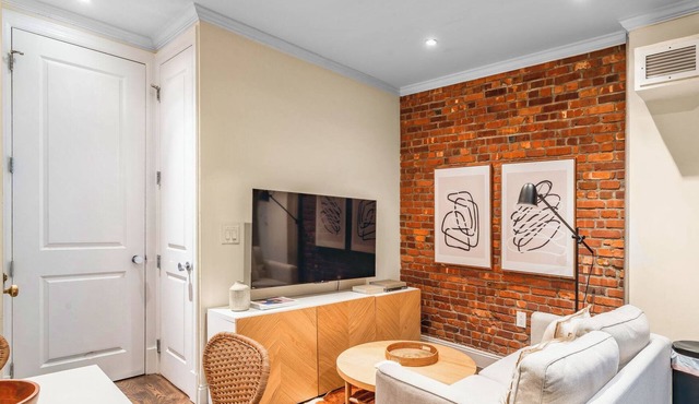 Upper East Side 2BR Gem! With Washer & Dryer!