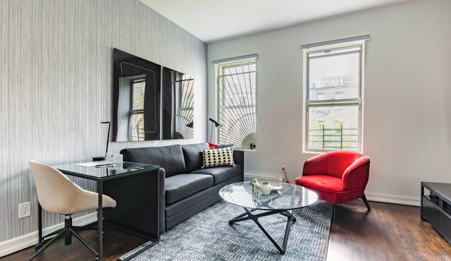 Upper East Side Two Bedroom near Subway Lines