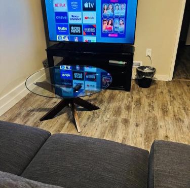 Upper Floor 1 Bedroom Suite with Parking