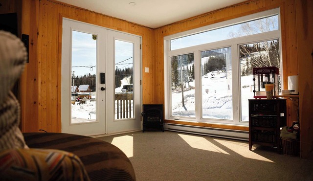Upper Floor - Mont-Video