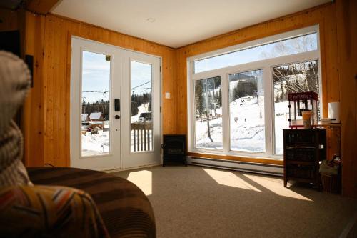 Upper Floor - Mont-Video