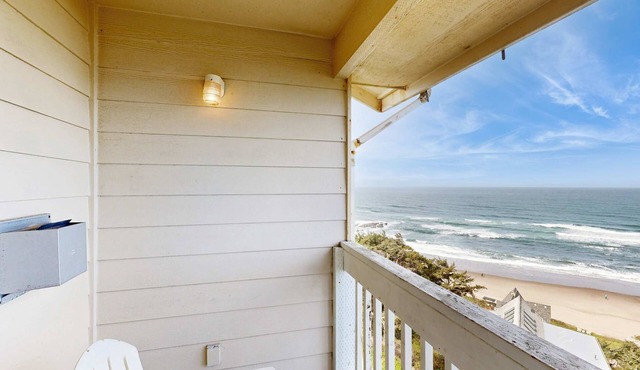 Upper-Floor Oceanview Studio, Perfect for Couples - Free WiFi, Dogs Allowed