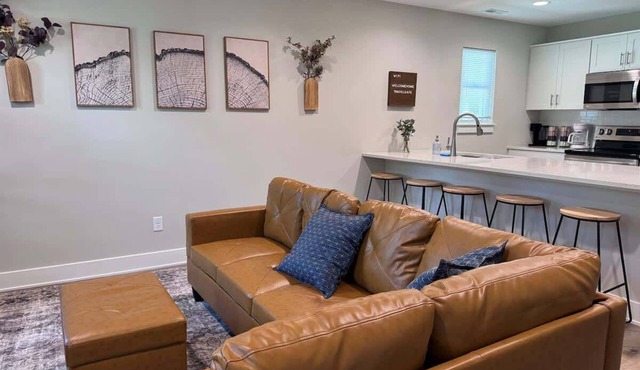 Upper Fort Flat - Sleep 8 with Balcony Views