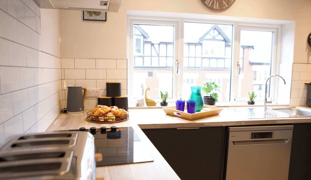 Upper Gathering Sale | Nr Manchester Sleeps 9