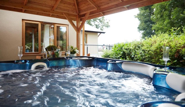 Upper Gelli Luxury Holiday Lodge, Converted Dairy & Cosy Shepherds Huts