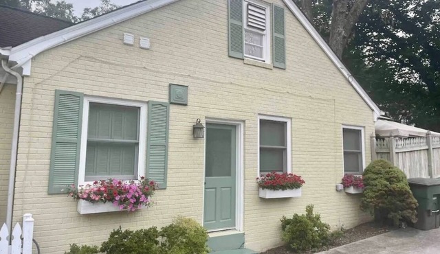 Upper Georgetown Charming City Retreat