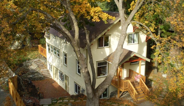 Upper House - Andriette's Bed, Book and Bicycle