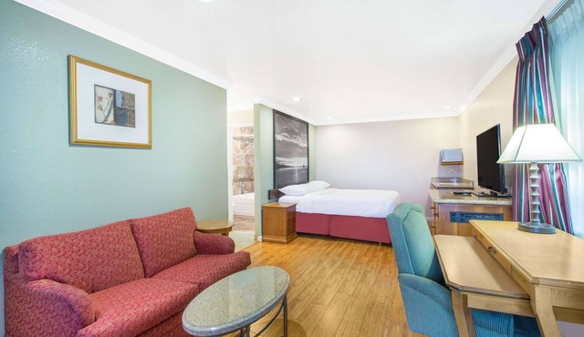 Upper Lake Inn and Suites