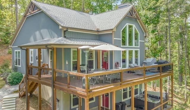 Upper Lake Keowee modern cottage.Peace and tranquility await!