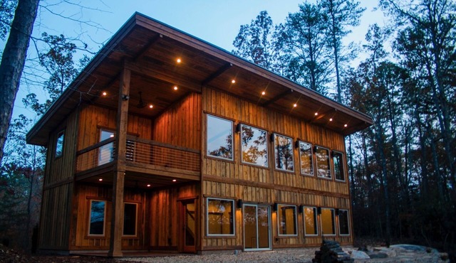 Upper Lake Keowee Waterfront! Covered Dock/Jetports. Mountain Serenity.