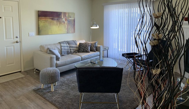 Upper level 2 BR, 2 bath condo in trendy Marda Loop area