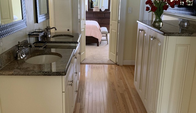 Upper Level- Beautiful 3 bed 2 1/2 bath cottage overlooking gorgeous golf course