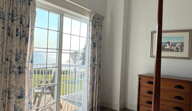 Upper level end unit with wate view in every direction