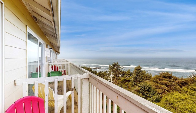 Upper-Level Studio with Balcony, Dog-Friendly and Great Ocean Views