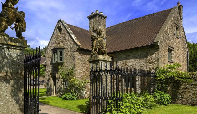 Upper Lodge at Kentchurch - sleeps 6 guests in 3 bedrooms