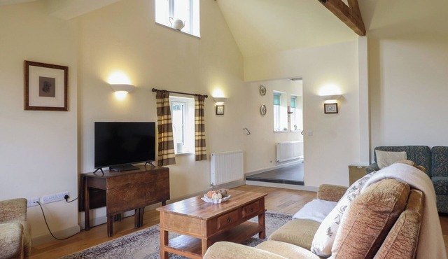 UPPER PANDY FARM, pet friendly, with a garden in Welshpool
