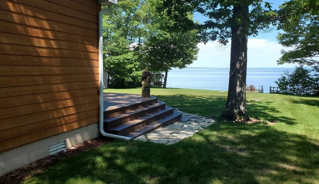 Upper Peninsula Lakefront Living!