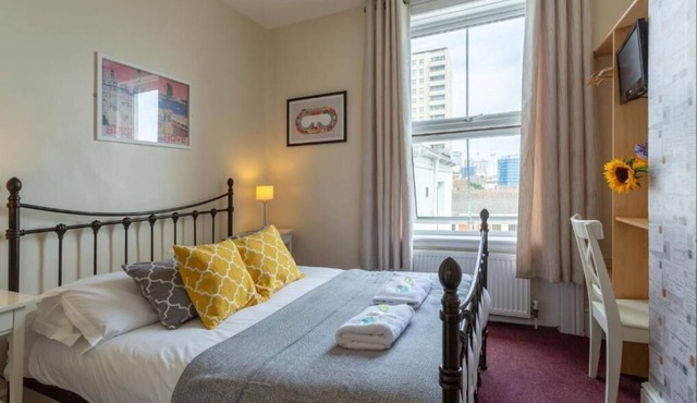 Upper Rock 6 - double room en-suite