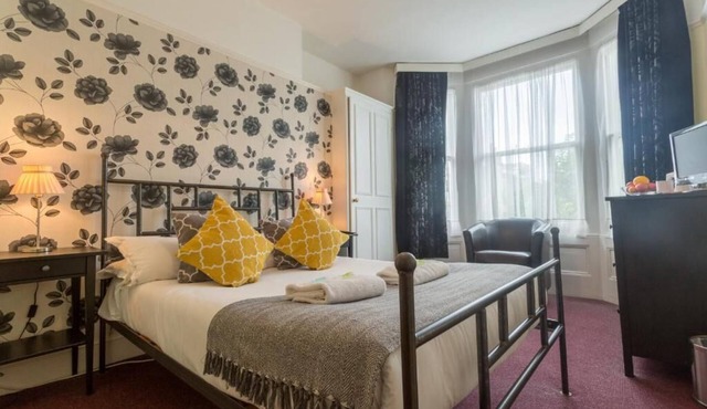 Upper Rock 7 - double room en-suite