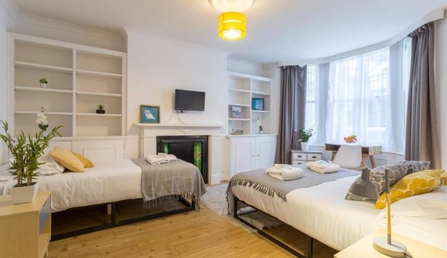 Upper Rock B1 - triple room en-suite