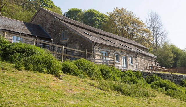 Upper Valley Barns - Six Bedroom Villa, Sleeps 14