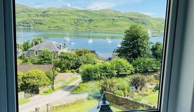 Upper Villa, Tighnabruiach with stunning views of Kyles of Bute