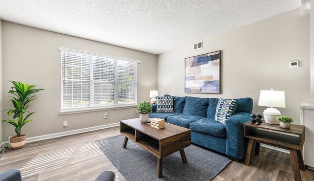 Upper Westside Atlanta 2BR apartment with king beds, full kitchen, fast Wi-Fi, and free parking — close to dining, shopping, and MARTA.