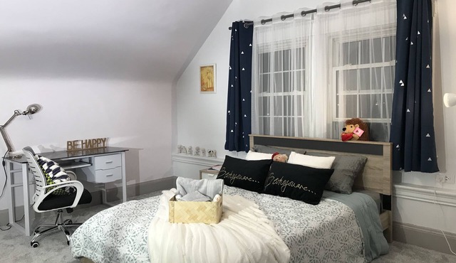 Upscale 1BR Loft near UC, DAAP, CCM, Hospital and Zoo w/Parking, 3FL