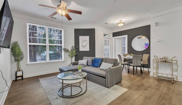 Upscale 1BR Suite to Downtown Raleigh