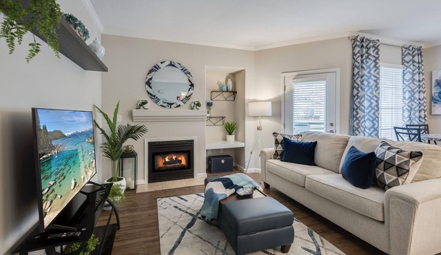Upscale 2/2 Home in Roseville With Private Garage