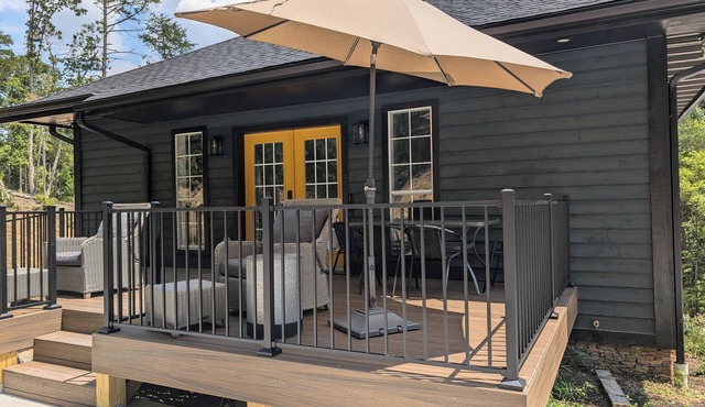Upscale 2 Bed/2.5 Bath w/Lighted Pickleball Court&Fiber Internet near the Dragon