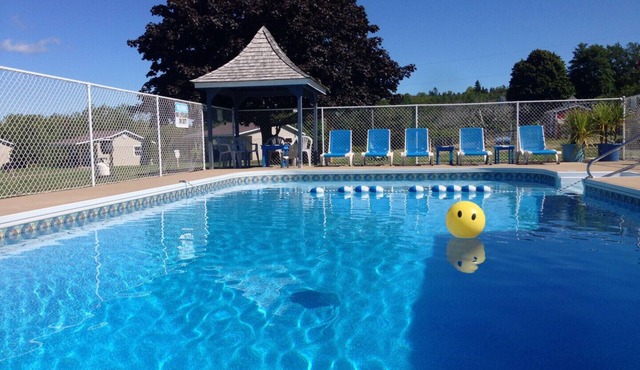 Upscale 2 bedroom fully equipped cottage