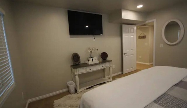 Upscale 2-bedroom with onsite parking.