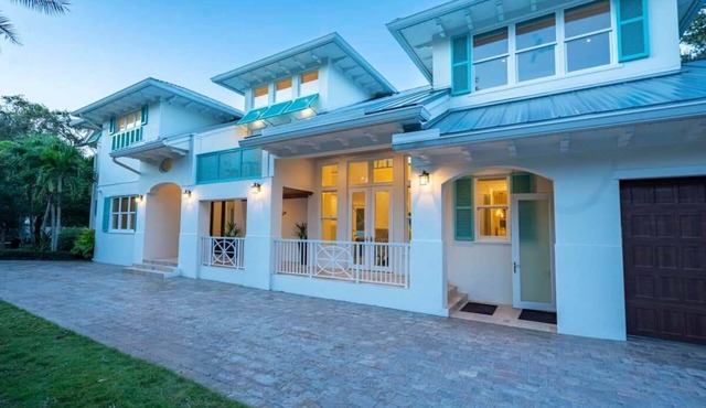 Upscale 2018 Elegant Mansion with Pool