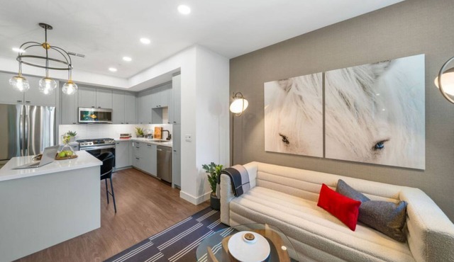 Upscale 2BR Condo w Pool at Halcyon House Apartments