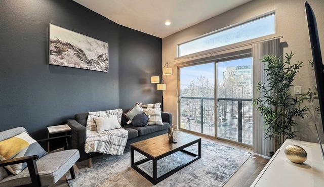 Upscale 2BR Deep Ellum | Pool, Gym & Free Parking