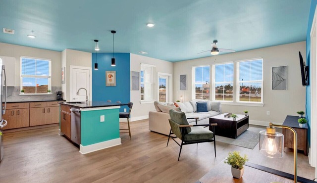 Upscale 2BR Getaway | Minutes to Savannah