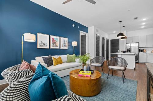 Upscale 2BR Walk to Broadway & SoBro