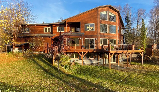 Upscale 3-bedroom lakefront house in Talkeetna