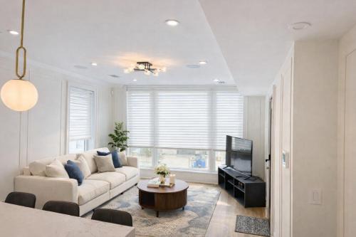 Upscale 3BR 2BA Apartment Near NYC Quick NYC Access