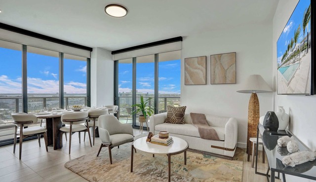 Upscale 3BR/2BA Condo w/Pool – Walk to the Ocean