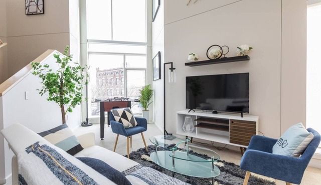 Upscale 3BR Penthouse by CozySuites