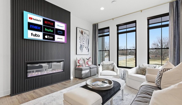 Upscale 3BR Townhome – Walk to Shops & The Monon!