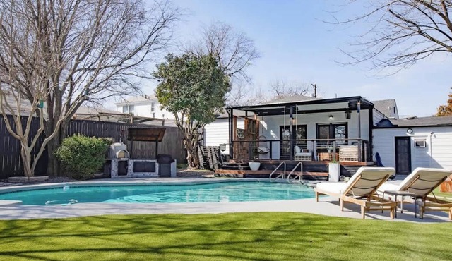 Upscale 3BR with Yard Games, Heated Pool and Hot Tub