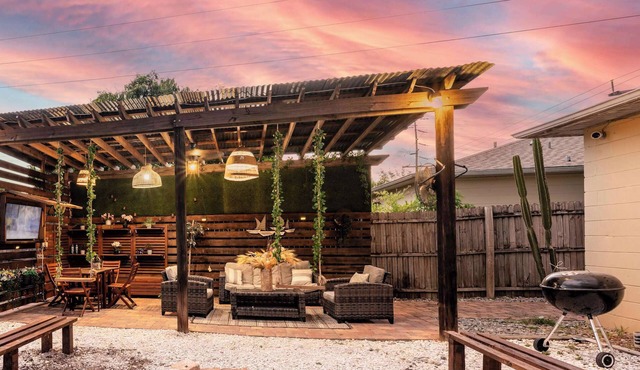Upscale 4 BR Ybor Hse with Outdoor Living Space