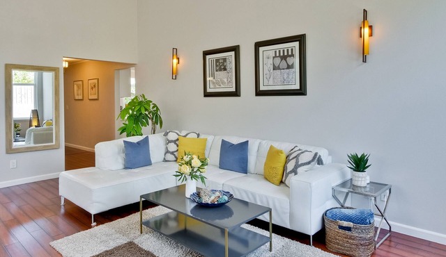 Upscale 4BR/3.5BA house near Stanford with AC