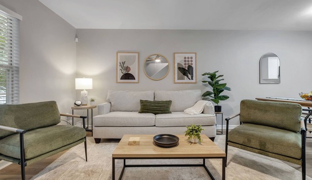 Upscale 4BR/3BA Townhome - Walk to FSU Stadium