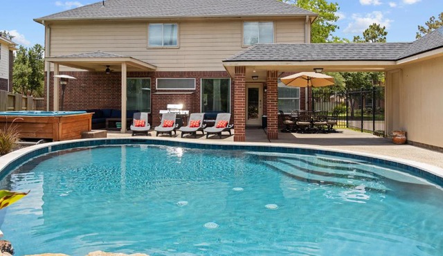 Upscale 4BR Cypress Home w Pool, Hot Tub, Theater, Sleeps 20