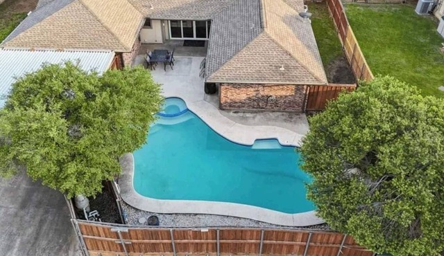 Upscale 4BR Family Home | Designer Furnished | Near Nature & Lakes Stay in style