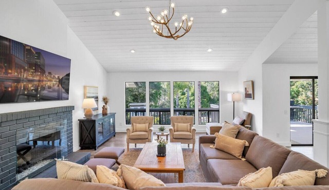 Upscale 4BR Retreat near Monserate Winery Pool Spa